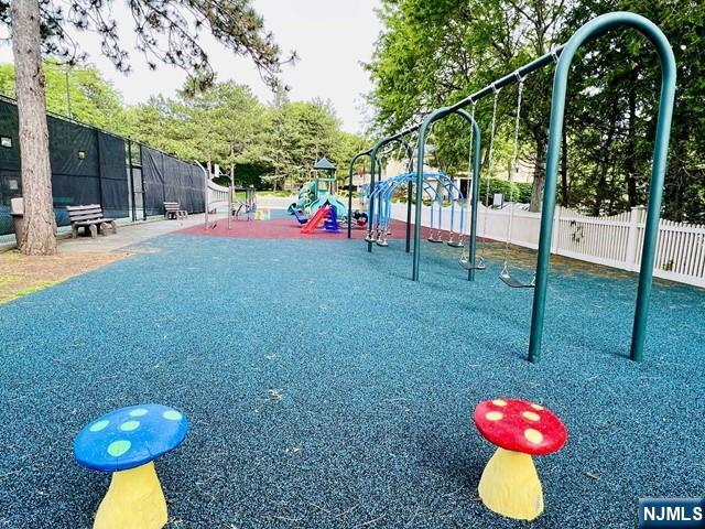 380 Whimbrel Ln Unit 380, Secaucus, NJ 07094 - view of community playground