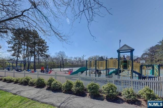 380 Whimbrel Ln Unit 380, Secaucus, NJ 07094 - view of community playground