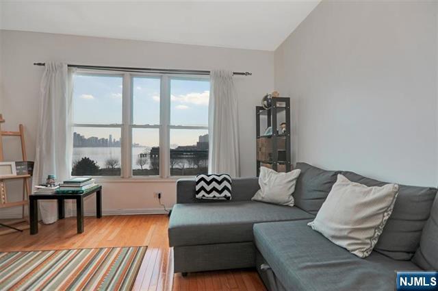 330 The Promenade, Edgewater, NJ 07020 - living area featuring light wood-type flooring and vaulted ceiling