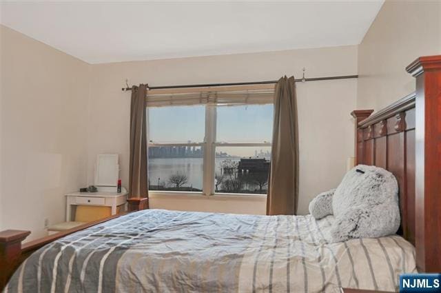 330 The Promenade, Edgewater, NJ 07020 - view of bedroom