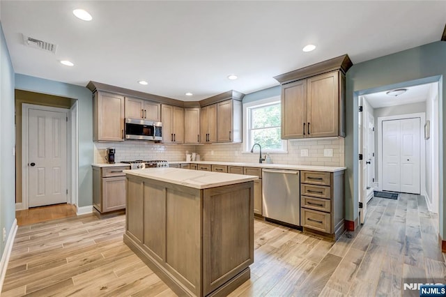 19 Mountain Rdg, Wayne, NJ 07470 - kitchen with stainless steel appliances, light wood finished floors, backsplash, a kitchen island, and recessed lighting