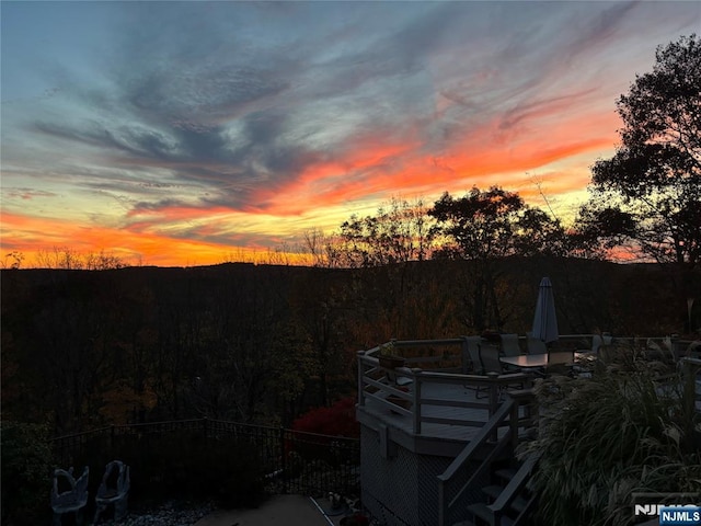 6 Summit, Kinnelon Borough, NJ 07405 - yard at dusk featuring a deck