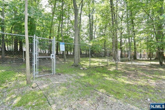 84 Pheasant Run Unit 84, Old Tappan, NJ 07675 - view of yard with a gate
