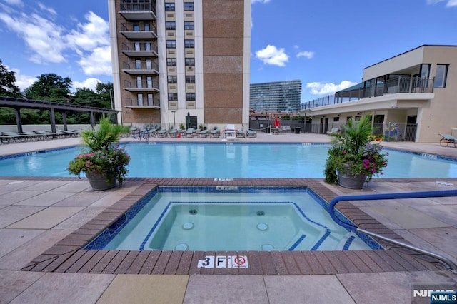 250 Gorge Rd Unit 23I, Cliffside Park, NJ 07010 - community pool with a patio and a hot tub