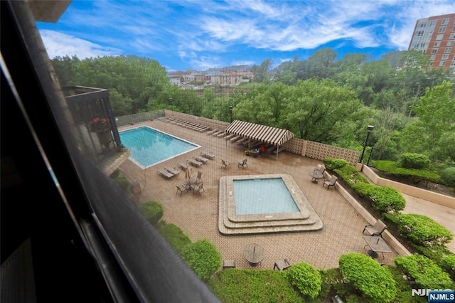 1265 15th St Unit 4C, Fort Lee, NJ 07024 - view of community pool