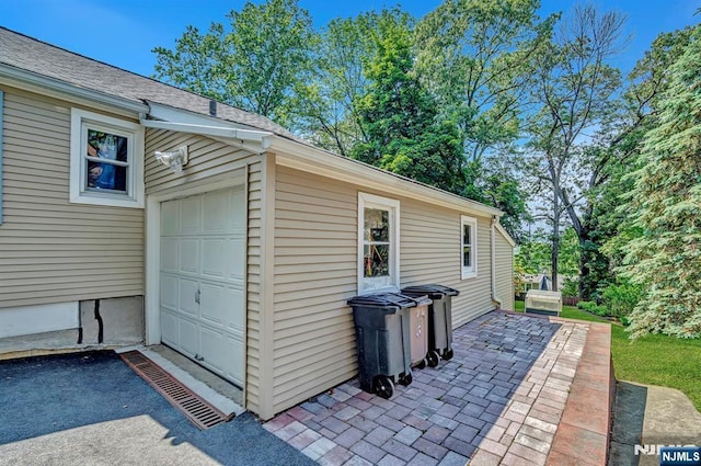 76 Hillside Rd, Sparta, NJ 07871 - garage with driveway
