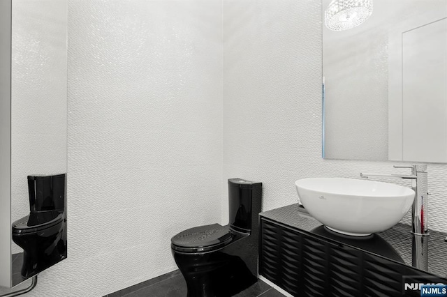 12 Hooks Ln, Edgewater, NJ 07020 - bathroom with toilet and vanity
