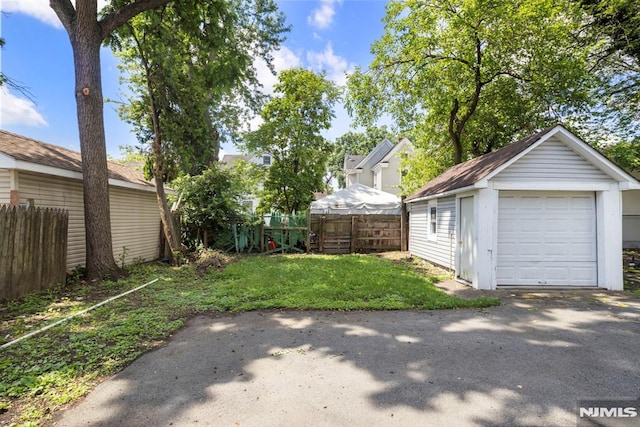 195 Stanley Pl, Hackensack, NJ 07601 - view of yard with an outbuilding, a garage, and asphalt driveway