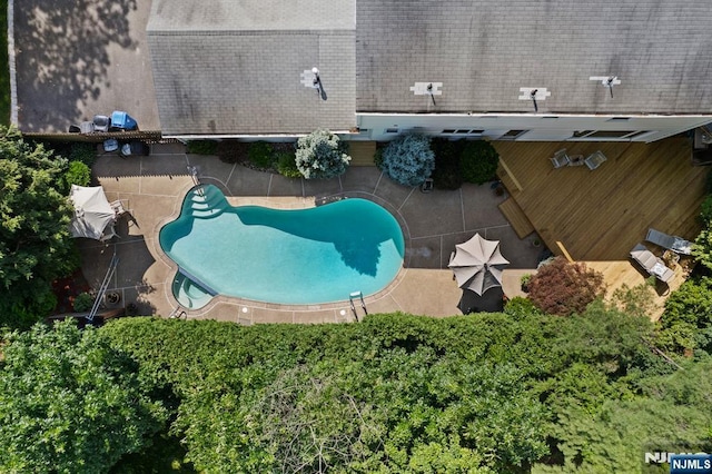 506 Salem St, Paramus, NJ 07652 - aerial view of a pool