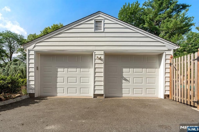 506 Salem St, Paramus, NJ 07652 - view of detached garage