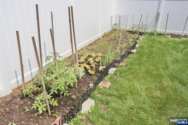 8 Cedar Rd, Dumont, NJ 07628 - view of yard with a garden