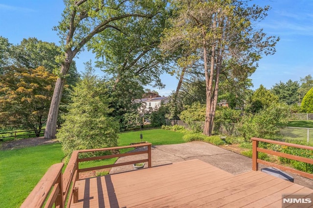 33 Ravine Dr, Hawthorne, NJ 07506 - deck featuring a patio