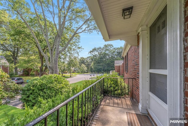 33 Ravine Dr, Hawthorne, NJ 07506 - view of balcony