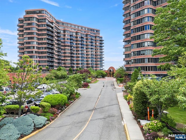 100 Carlyle Dr Unit 12K-S, Cliffside Park, NJ 07010 - view of property's community