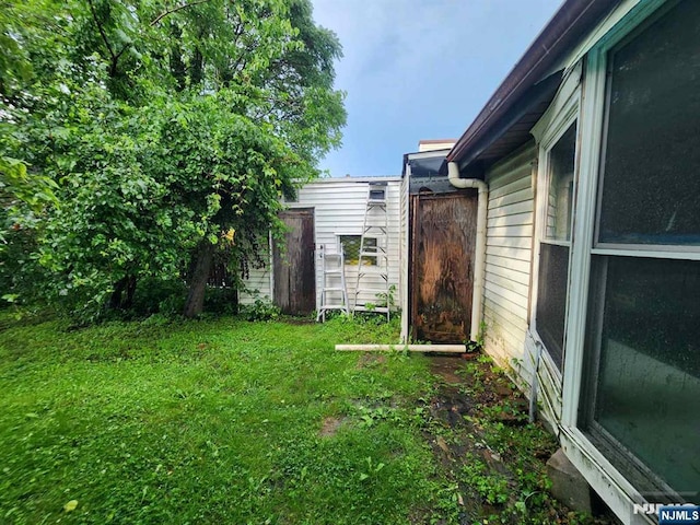 4311 Cottage Ave, North Bergen, NJ 07047 - view of green lawn