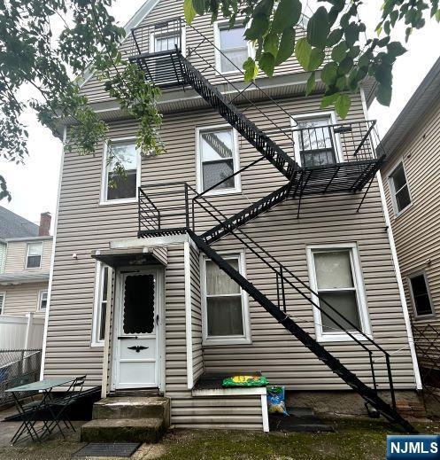 17 48th St, Weehawken, NJ 07086 - rear view of house