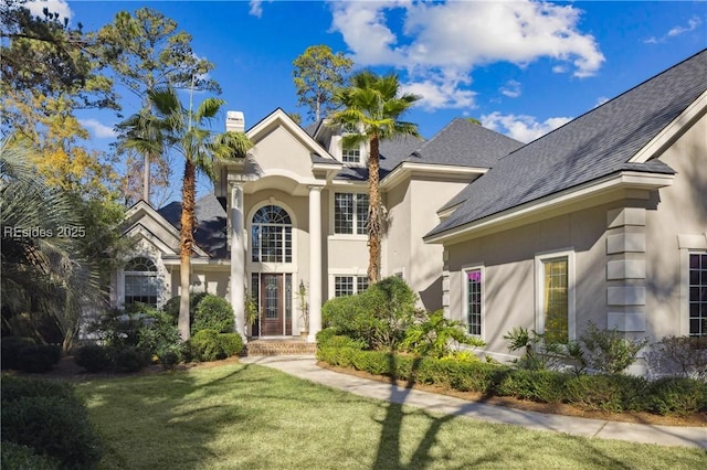 view of front of home featuring a front yard