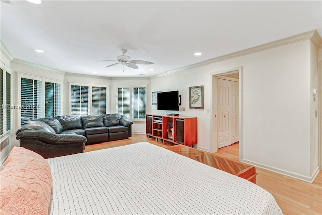 bedroom with crown molding, light wood-type flooring, and ceiling fan