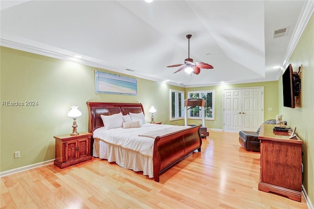 bedroom with ceiling fan, ornamental molding, a closet, and light wood-type flooring