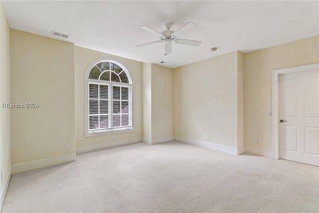 unfurnished room with light carpet and ceiling fan