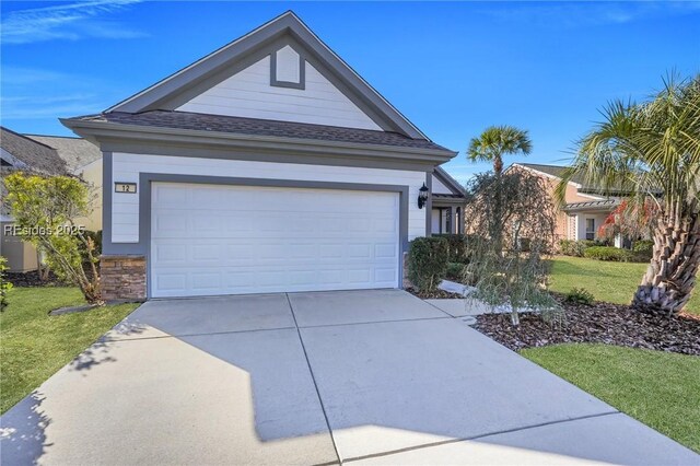 view of front of property with a front yard