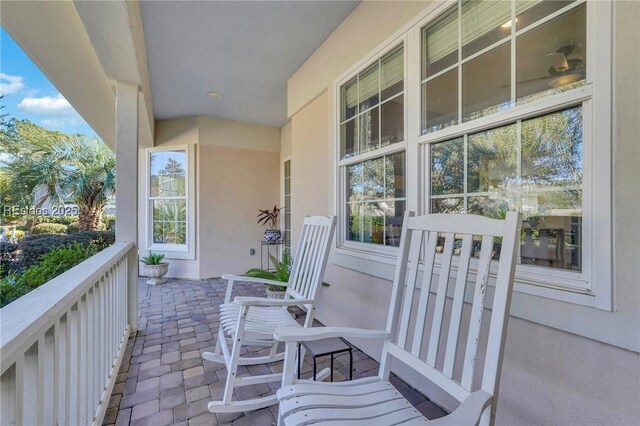 balcony featuring covered porch