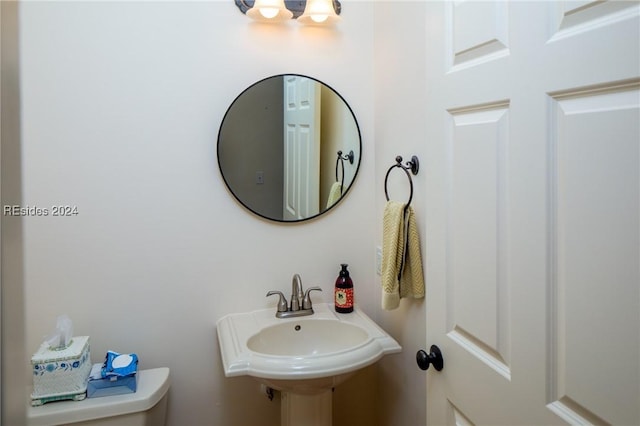 bathroom featuring sink and toilet