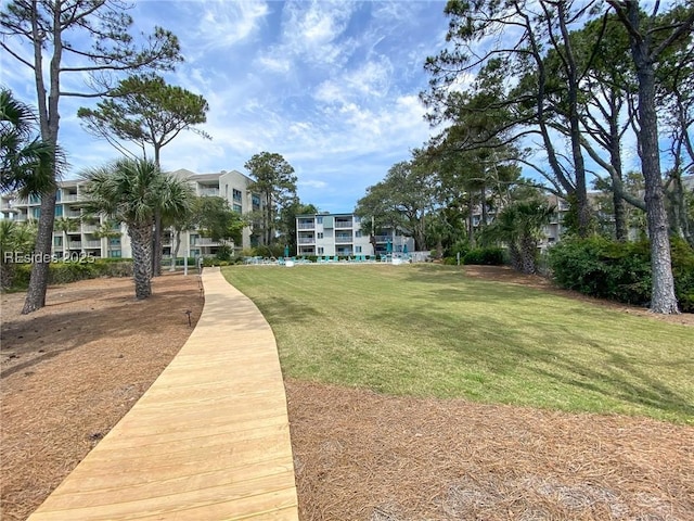 view of property's community featuring a lawn