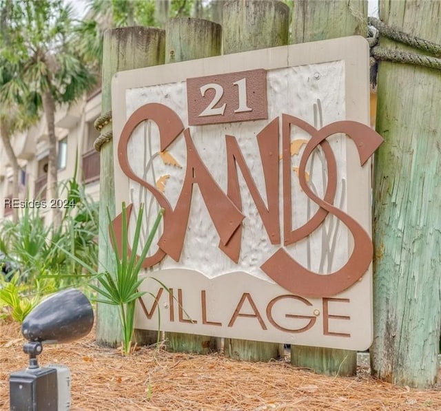 view of community / neighborhood sign