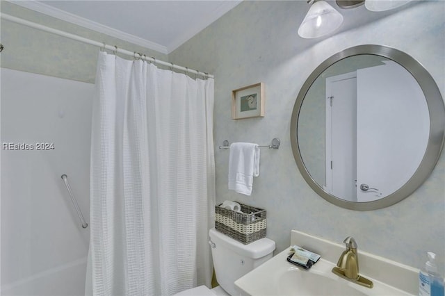 bathroom with a shower with curtain, sink, crown molding, and toilet