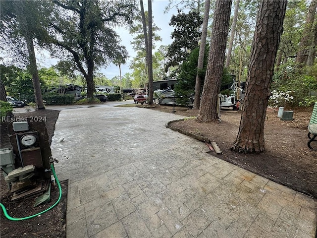 Listing photo 3 for 133 Arrow Rd, Hilton Head Island SC 29928