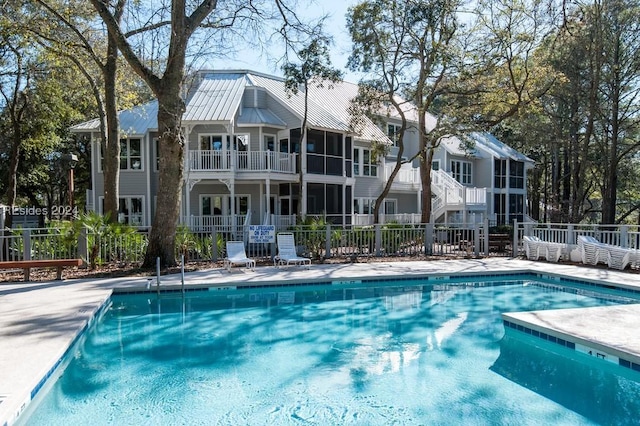 view of swimming pool