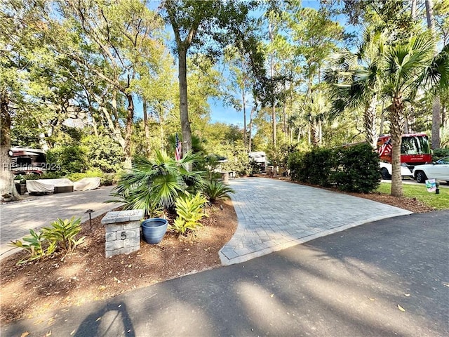 Listing photo 2 for 133 Arrow Rd, Hilton Head Island SC 29928