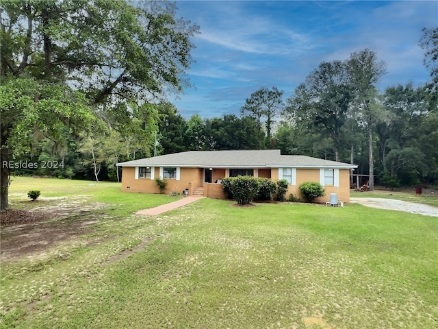 ranch-style home with a front yard