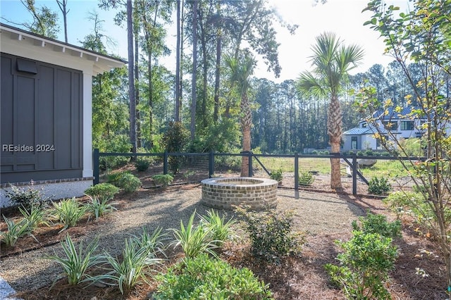 view of yard featuring a fire pit