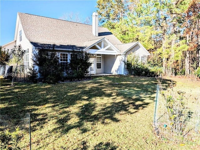 view of front of home with a front lawn