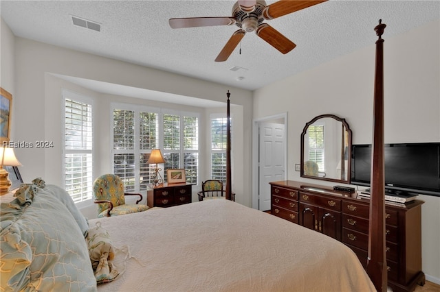 bedroom featuring a textured ceiling and ceiling fan