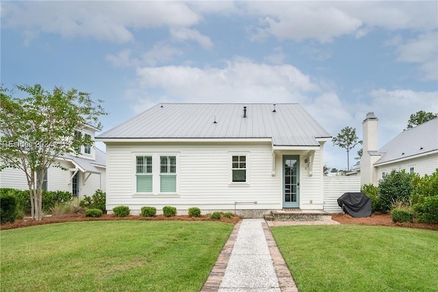 view of front of house featuring a front yard