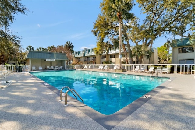 view of swimming pool