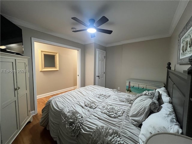 bedroom featuring dark hardwood / wood-style flooring, crown molding, and ceiling fan