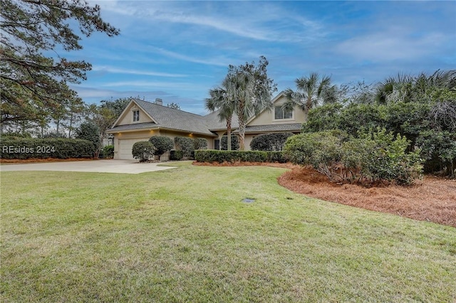 view of front of home featuring a garage and a front yard