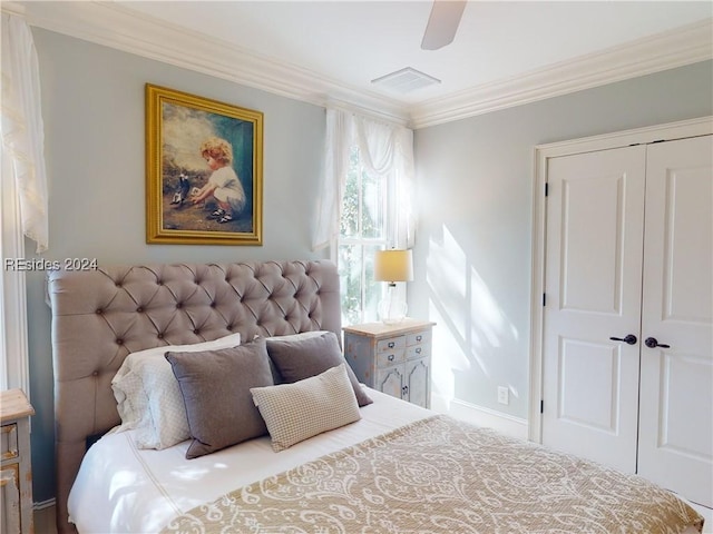 bedroom featuring ornamental molding, a closet, and ceiling fan