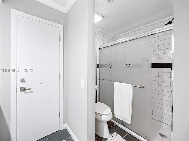 bathroom featuring crown molding, tile patterned floors, toilet, and walk in shower