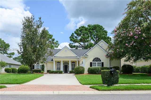 view of front of house with a front lawn