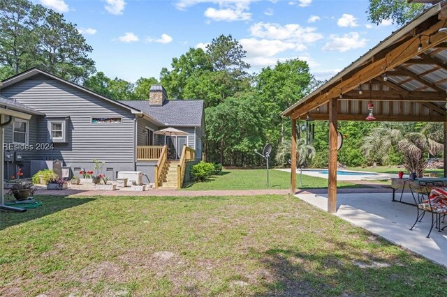 view of yard featuring a patio area