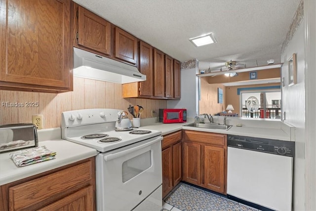 kitchen featuring ceiling fan, sink, a textured ceiling, and white appliances