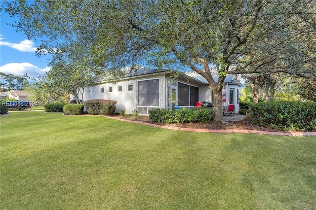 view of front facade with a front yard