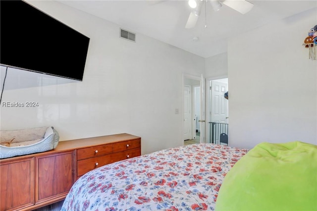 bedroom with ceiling fan