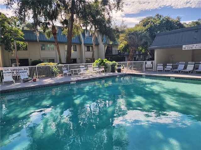 view of swimming pool