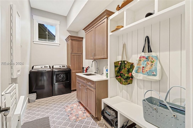 laundry room with cabinets, sink, and independent washer and dryer